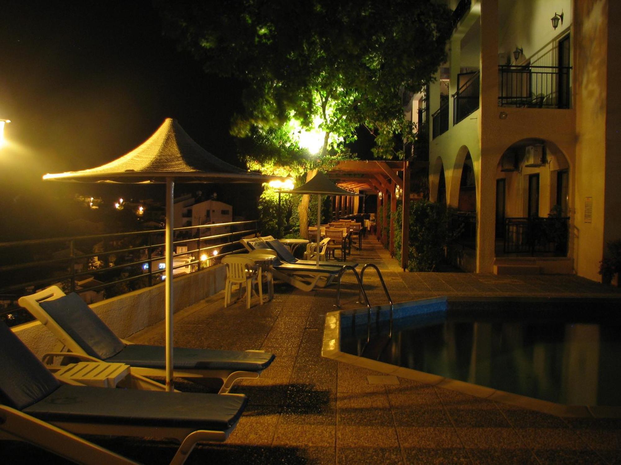 Hill View Hotel Apartments Пісурі Екстер'єр фото